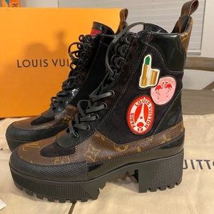 NEW- Laureate Platform Desert Boot